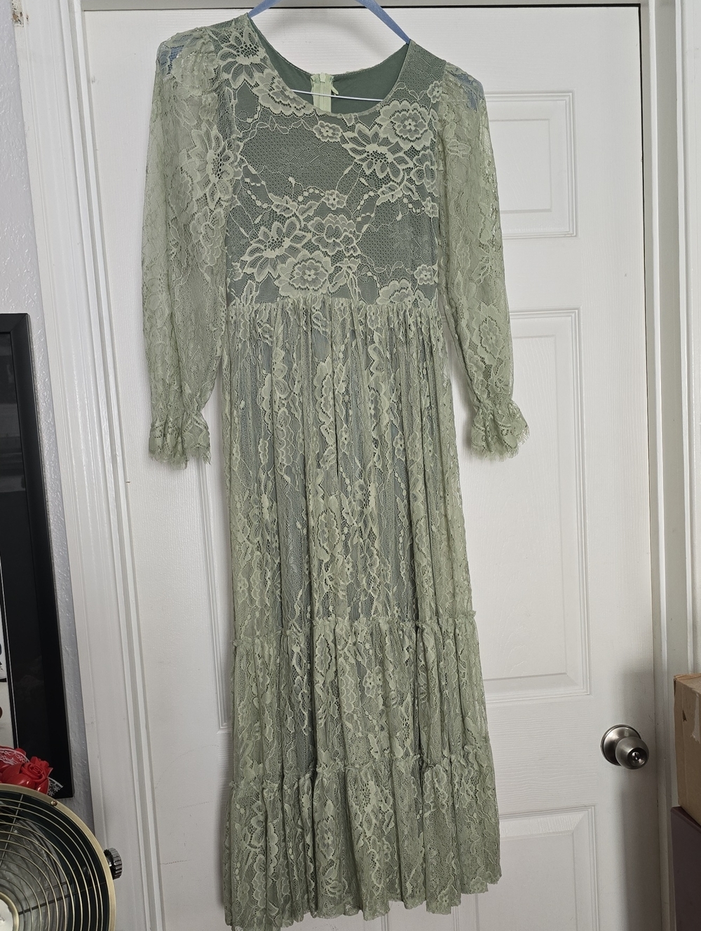 Elegant Sage Green Lace Maxi Dress with Long Sleeves